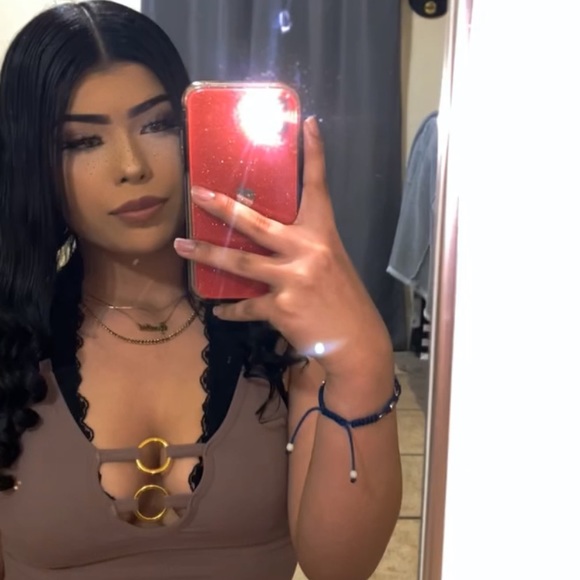 Meet your Posher, Cynthia - Picture 1 of 1